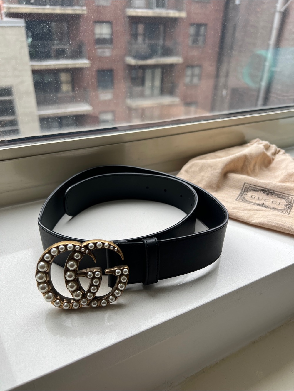 Gucci Black Leather Belt with Pearl-Embellished Gold GG Buckle - Picture 5 of 6